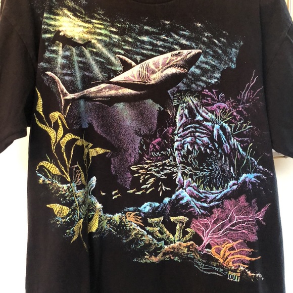 ✿ RARE! VTG. neon rainbow painted shark shirt - Gardner ✿ - Picture 3 of 5